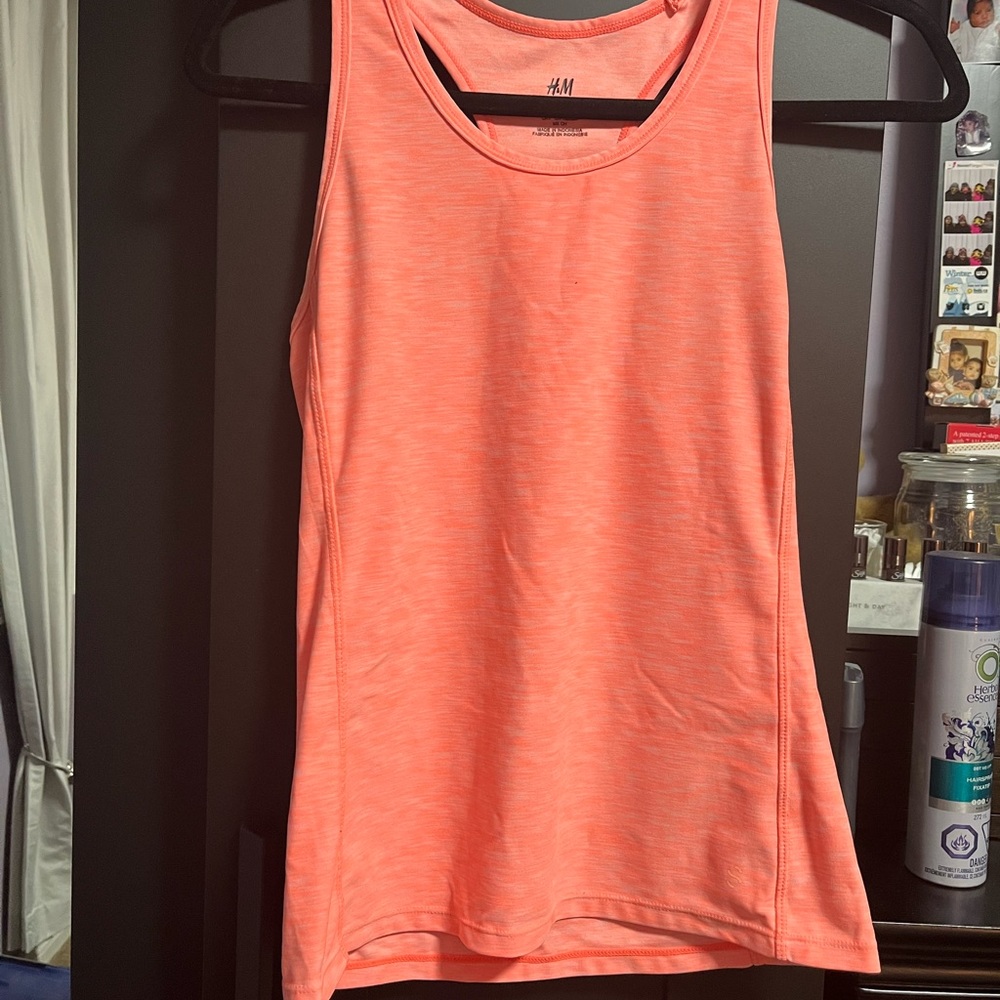 H&M workout top - 5 for $25 for items marked with ⭐️